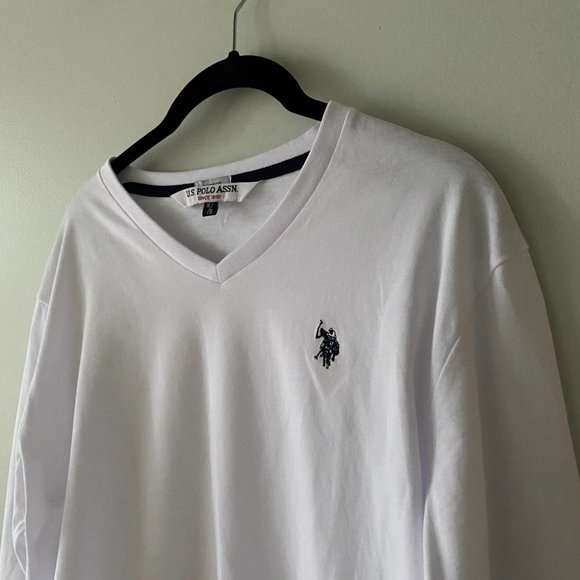 U.S. Polo ASSN. White V-Neck Men's Long Sleeve Shirt (Medium) - Picture 4 of 10